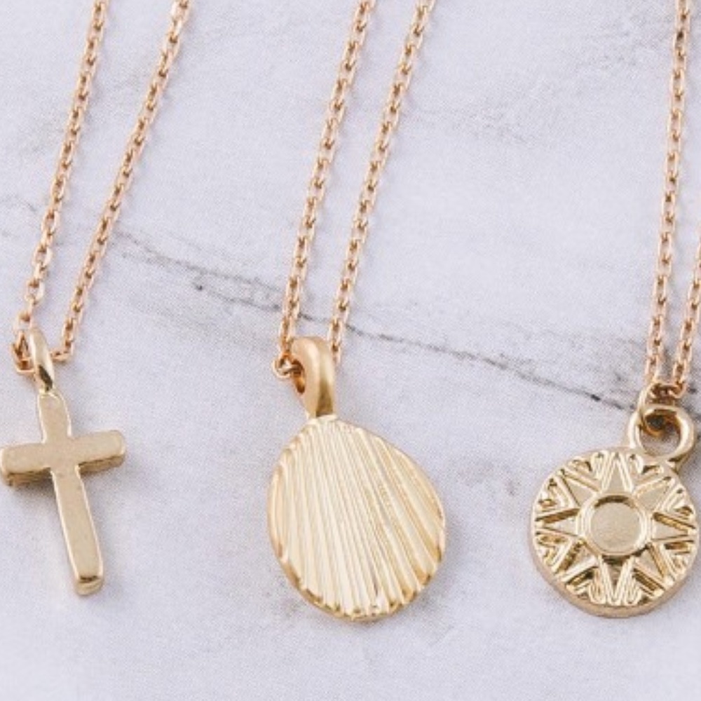 Brass Seashell Charm Necklace - Picture 3 of 3
